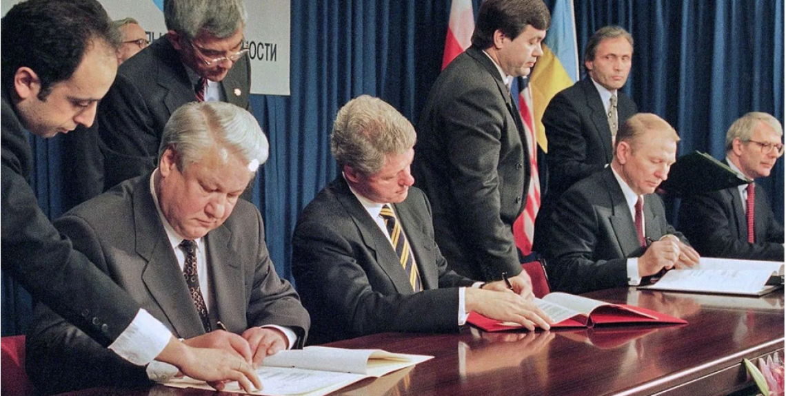 Signature of the Budapest Memorandum, 1994. Source: Kyiv Independent